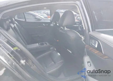 2017 Nissan Maxima 3.5 Platinum z USA, uszkodzony, nr VIN 1N4AA6AP5HC439176